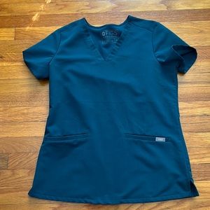 Figs Casma 3 pocket scrub top in Caribbean blue. Size XS, EUC no flaws.